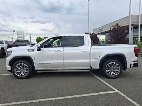 Used 2024 GMC Sierra 1500 Denali w/ Denali Reserve Package AWD/4WD image 2
