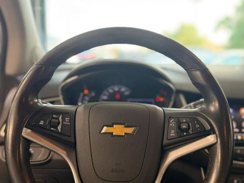 Used 2020 Chevrolet Trax LT w/ LT Convenience Package FWD image 22