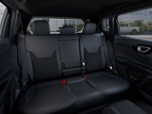 New 2026 Jeep Compass Latitude AWD/4WD image 15