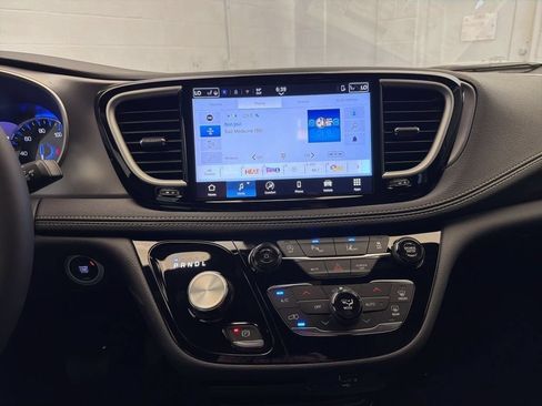 New 2026 Chrysler Pacifica Select FWD image 12