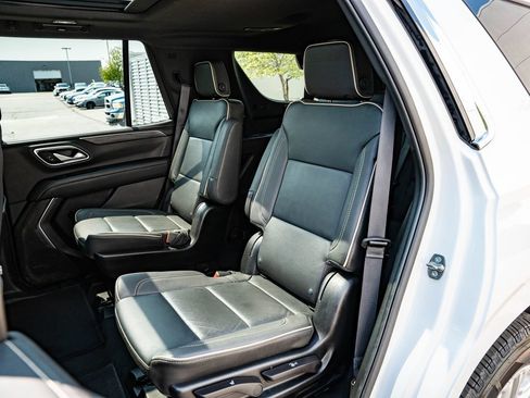 Used 2024 GMC Yukon SLT w/ SLT Luxury Package AWD/4WD image 47