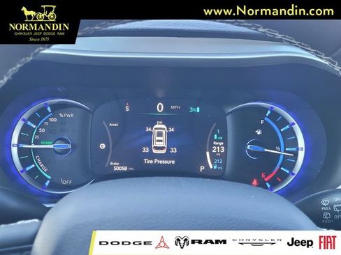Used 2024 Chrysler Pacifica Limited FWD image 8