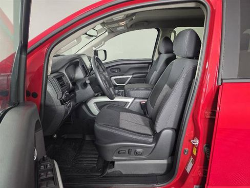 Used 2024 Nissan Titan SV w/ SV Convenience Package image 24