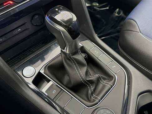 Certified 2025 Volkswagen Taos SEL image 18