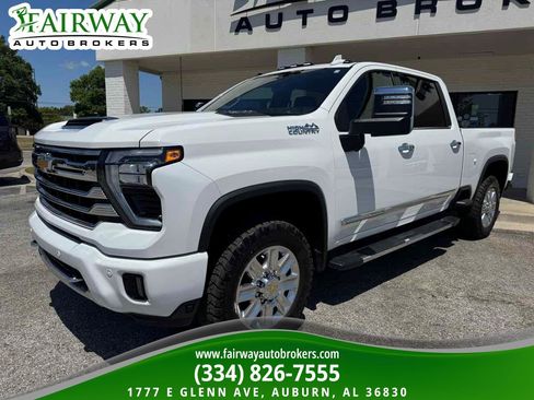 Used 2025 Chevrolet Silverado 2500 High Country w/ Technology Package AWD/4WD image 2