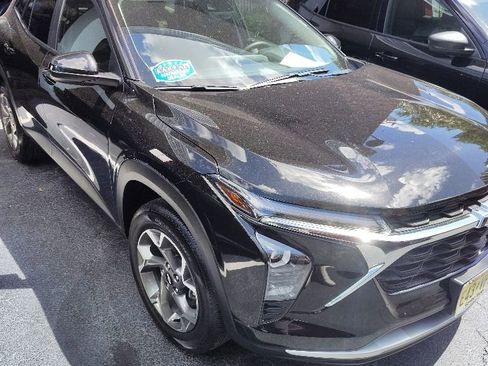 Used 2025 Chevrolet Trax LT w/ LT Convenience Package FWD image 7