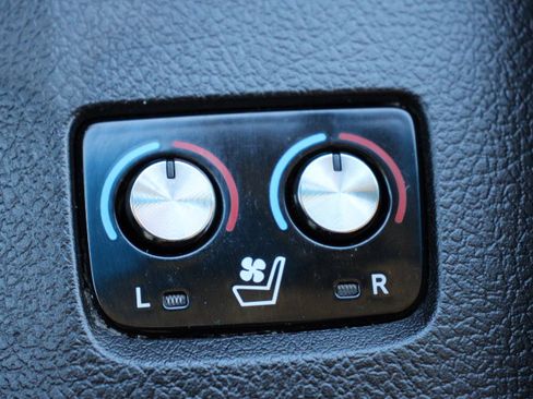 Used 2013 Toyota Avalon Limited image 29