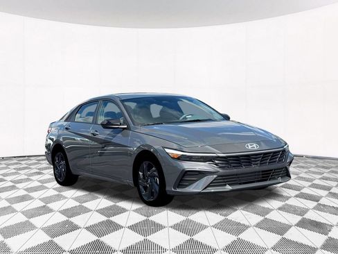 New 2026 Hyundai Elantra Sport FWD image 17