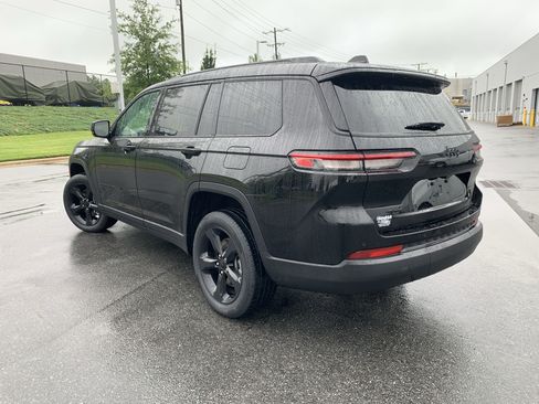 Used 2023 Jeep Grand Cherokee L Laredo AWD/4WD image 8