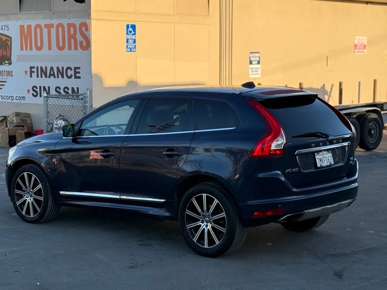 Used 2015 Volvo XC60 T5 AWD/4WD image 16