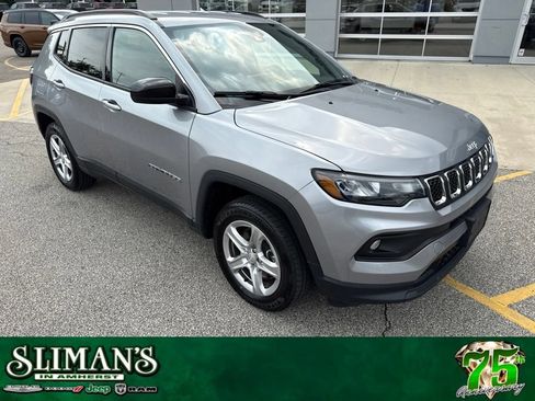 Used 2024 Jeep Compass Latitude AWD/4WD image 1