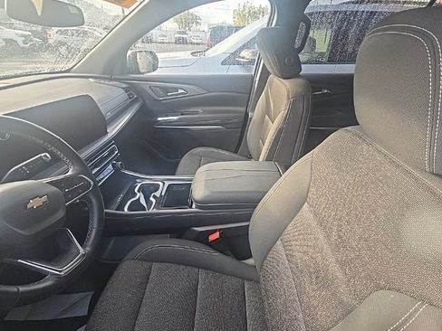 Used 2024 Chevrolet Traverse LT image 4