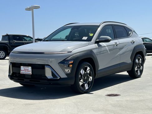 Used 2025 Hyundai Kona SEL FWD image 6