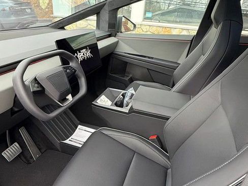 Used 2025 Tesla Cybertruck AWD Crew Cab image 27