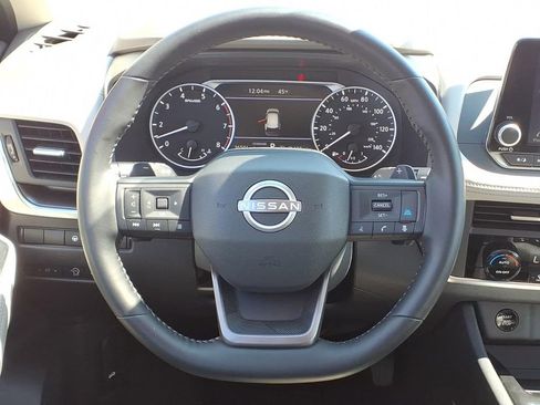 Used 2025 Nissan Rogue SV FWD image 21