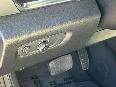 Used 2022 Chevrolet Traverse LS image 13