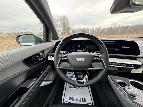New 2026 Cadillac Optiq Luxury 2 image 14