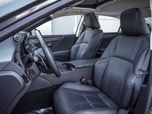 Certified 2025 Lexus ES 300h w/ Luxury Package FWD image 10