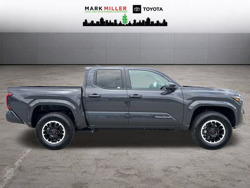 Certified 2025 Toyota Tacoma SR5 AWD/4WD image 7