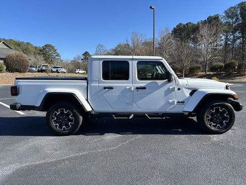 Used 2025 Jeep Gladiator Sport w/ Premium Package image 23