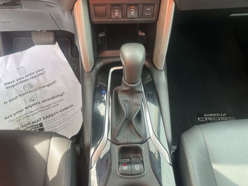 Used 2025 Toyota Corolla Cross XLE w/ Convenience Package FWD image 19