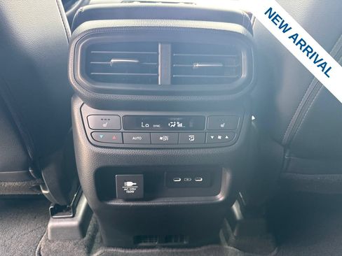 Used 2025 Honda Pilot Black Edition image 17