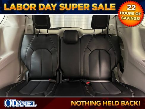 Used 2024 Chrysler Pacifica Touring-L FWD image 21