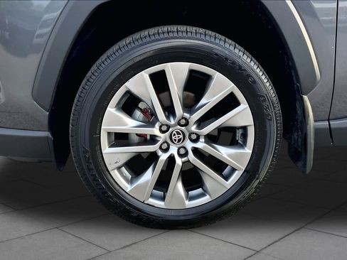 Used 2022 Toyota RAV4 XLE Premium FWD image 11