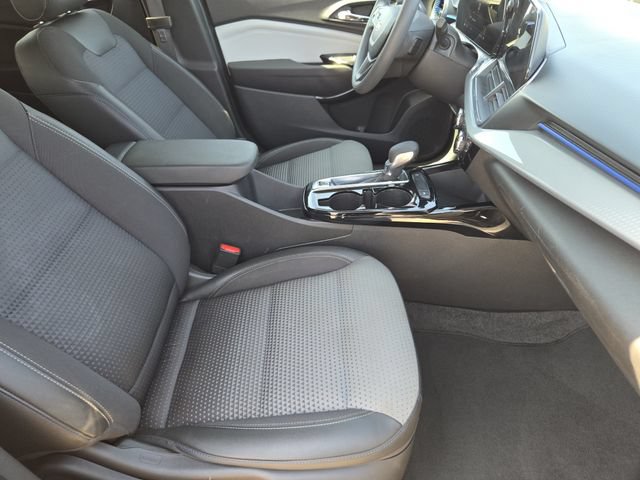 Used 2025 Chevrolet Trax LT FWD image 15