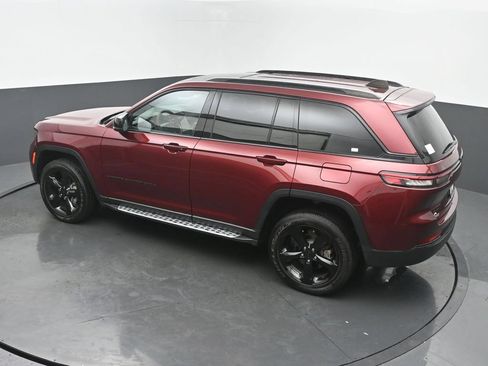 Used 2024 Jeep Grand Cherokee Altitude AWD/4WD image 43