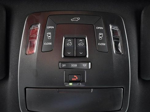 Used 2025 Toyota Sienna XSE w/ XSE Plus Package image 31