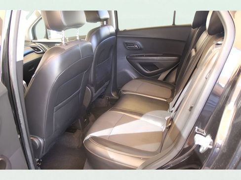 Used 2020 Chevrolet Trax LT w/ LT Convenience Package image 14