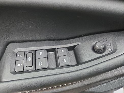 New 2025 Jeep Grand Cherokee L Altitude image 15