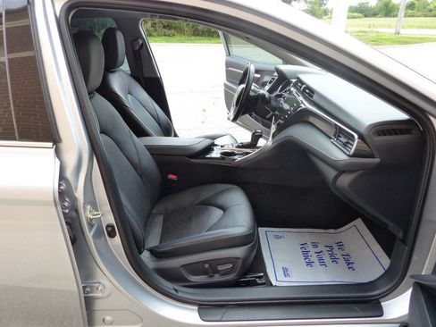 Used 2019 Toyota Camry XSE FWD image 46