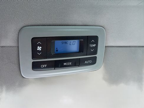 Used 2015 Toyota Sienna XLE image 17