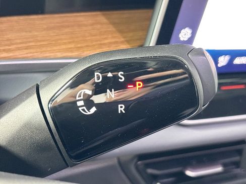 Certified 2025 Volkswagen Tiguan SEL R-Line AWD/4WD image 20
