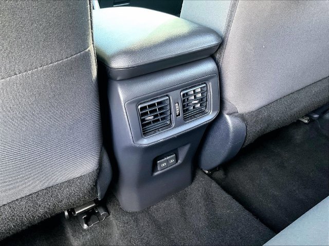 Used 2025 Toyota RAV4 XLE AWD/4WD image 29