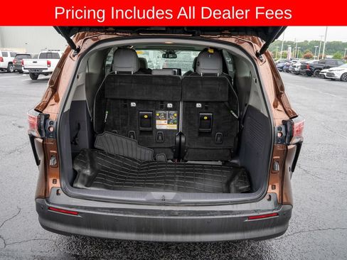 Used 2022 Toyota Sienna XLE FWD image 5