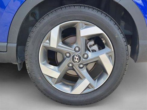 Used 2023 Hyundai Venue SEL FWD image 14