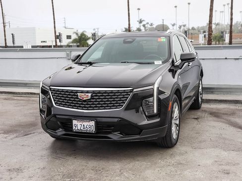 Used 2024 Cadillac XT4 Premium Luxury AWD/4WD image 4