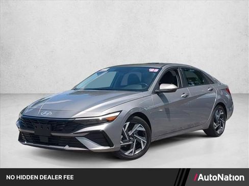Used 2025 Hyundai Elantra Limited FWD image 1