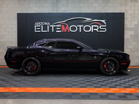 Used 2023 Dodge Challenger SRT Hellcat w/ Driver Convenience Group RWD image 2
