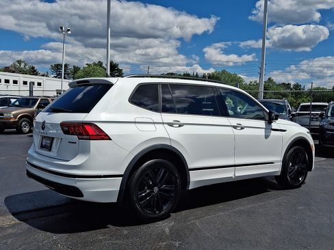 Certified 2022 Volkswagen Tiguan SE R-Line AWD/4WD image 6
