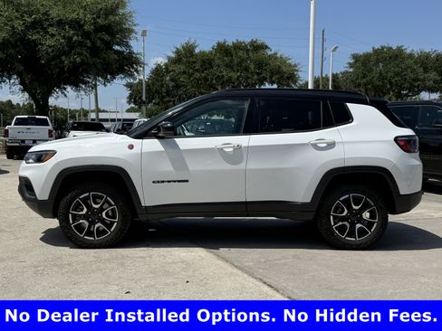 Used 2025 Jeep Compass Trailhawk AWD/4WD image 10
