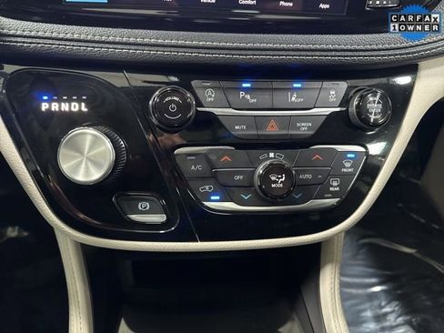 Used 2024 Chrysler Pacifica Limited FWD image 20
