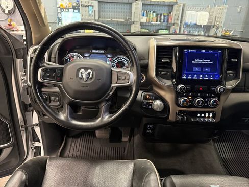 Used 2019 RAM 1500 Laramie AWD/4WD image 5