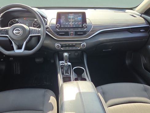 Used 2024 Nissan Altima 2.5 SV FWD image 12