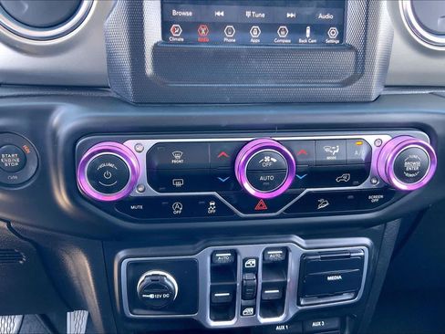 Used 2018 Jeep Wrangler Unlimited Sahara w/ LED Lighting Group AWD/4WD image 32