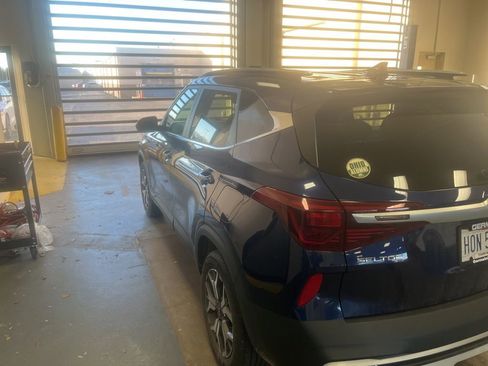 Used 2021 Kia Seltos EX image 5