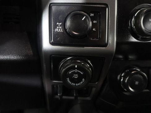 Used 2019 Ford F150 XLT w/ Equipment Group 302A Luxury AWD/4WD image 32